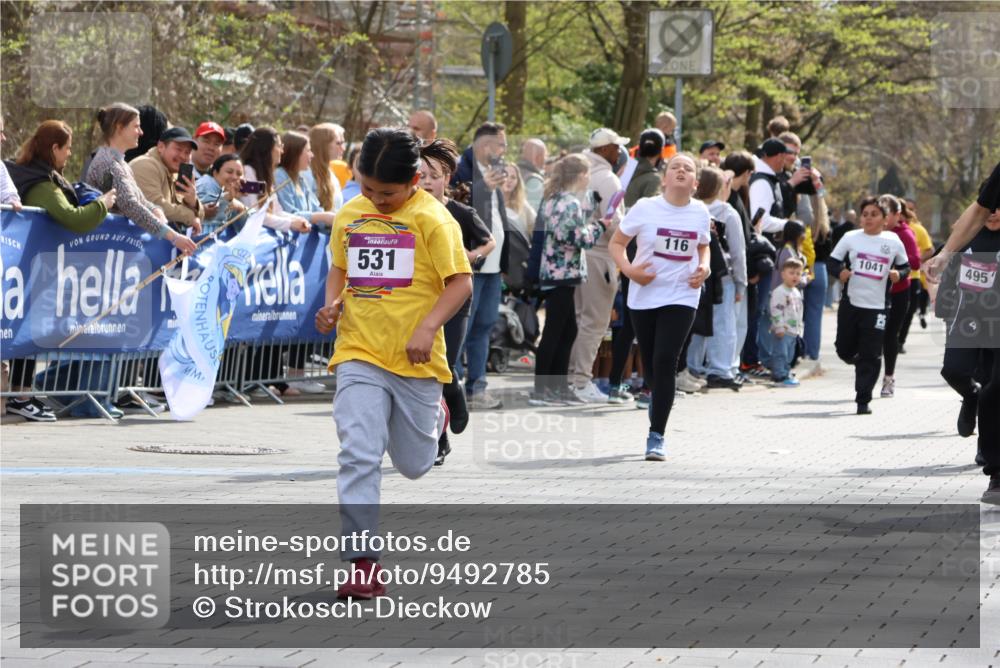 12.04.2026 - 45. Internationalen Wilhelmsburger Insellauf Strokosch-Dieckow http://msf.ph/oto/9492785 12.04.2026 14:50:52 Ziel 893, 455, 388, 663, 359, 858, 531, 493, 1822, 495, 1041, 1052, 116 meine-sportfotos.de
