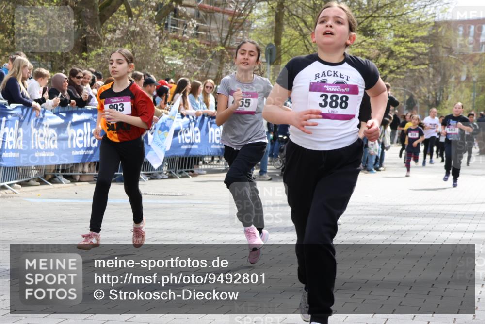 12.04.2026 - 45. Internationalen Wilhelmsburger Insellauf Strokosch-Dieckow http://msf.ph/oto/9492801 12.04.2026 14:50:45 Ziel 1049, 1837, 609, 331, 626, 895, 357, 889, 408, 351, 893, 455, 388, 663, 359, 858 meine-sportfotos.de