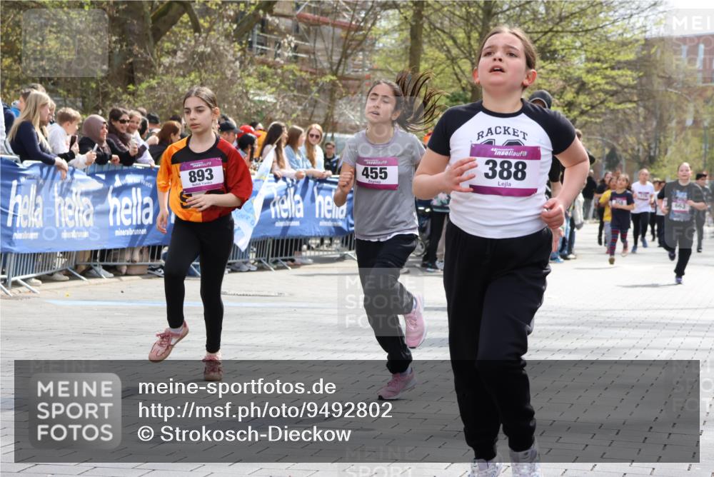 12.04.2026 - 45. Internationalen Wilhelmsburger Insellauf Strokosch-Dieckow http://msf.ph/oto/9492802 12.04.2026 14:50:45 Ziel 1049, 1837, 609, 331, 626, 895, 357, 889, 408, 351, 893, 455, 388, 663, 359, 858 meine-sportfotos.de