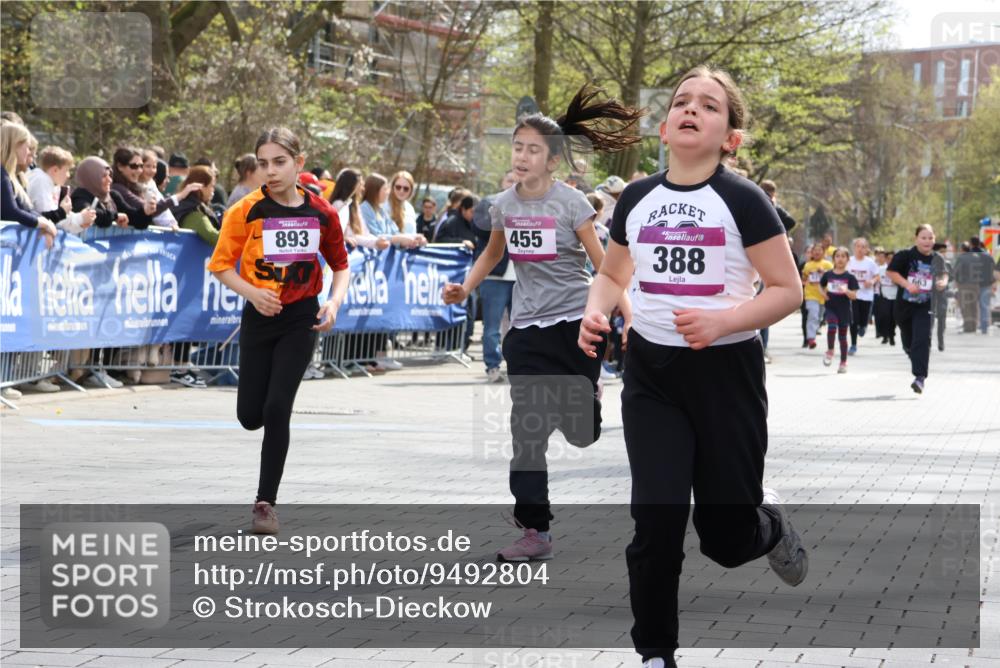 12.04.2026 - 45. Internationalen Wilhelmsburger Insellauf Strokosch-Dieckow http://msf.ph/oto/9492804 12.04.2026 14:50:45 Ziel 1049, 1837, 609, 331, 626, 895, 357, 889, 408, 351, 893, 455, 388, 663, 359, 858 meine-sportfotos.de