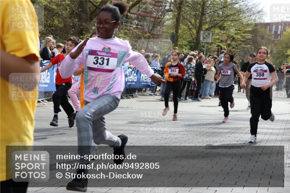 12.04.2026 - 45. Internationalen Wilhelmsburger Insellauf Strokosch-Dieckow http://msf.ph/oto/9492805 12.04.2026 14:50:44 Ziel 877, 1049, 1837, 609, 331, 626, 895, 357, 889, 408, 351, 893, 455, 388, 663, 359 meine-sportfotos.de