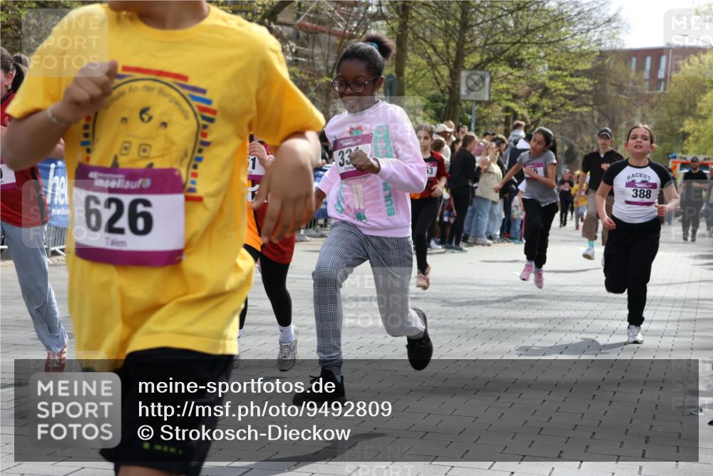 12.04.2026 - 45. Internationalen Wilhelmsburger Insellauf Strokosch-Dieckow http://msf.ph/oto/9492809 12.04.2026 14:50:43 Ziel 654, 420, 877, 1049, 1837, 609, 331, 626, 895, 357, 889, 408, 351, 893, 455, 388 meine-sportfotos.de