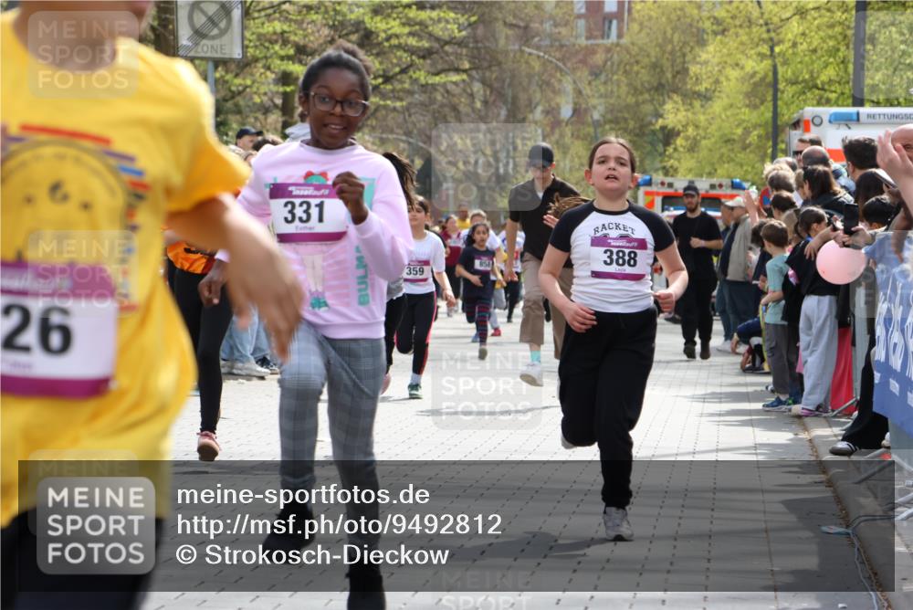 12.04.2026 - 45. Internationalen Wilhelmsburger Insellauf Strokosch-Dieckow http://msf.ph/oto/9492812 12.04.2026 14:50:43 Ziel 654, 420, 877, 1049, 1837, 609, 331, 626, 895, 357, 889, 408, 351, 893, 455, 388 meine-sportfotos.de