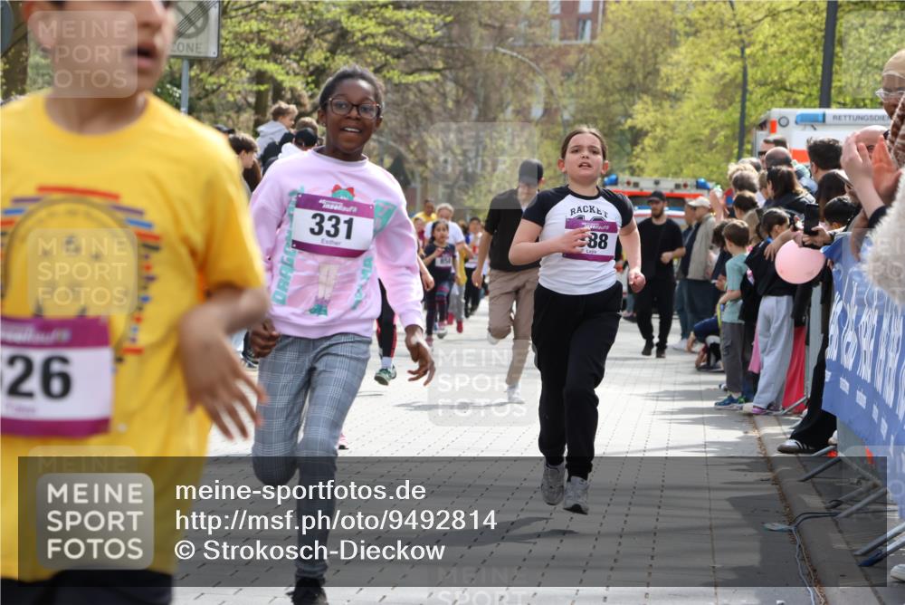 12.04.2026 - 45. Internationalen Wilhelmsburger Insellauf Strokosch-Dieckow http://msf.ph/oto/9492814 12.04.2026 14:50:43 Ziel 654, 420, 877, 1049, 1837, 609, 331, 626, 895, 357, 889, 408, 351, 893, 455, 388 meine-sportfotos.de