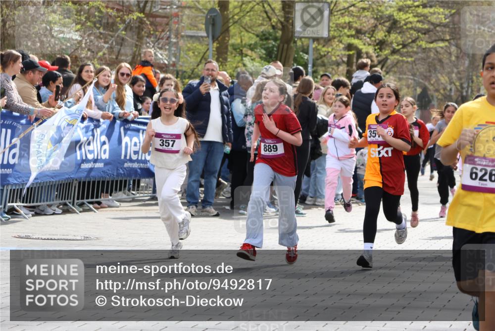 12.04.2026 - 45. Internationalen Wilhelmsburger Insellauf Strokosch-Dieckow http://msf.ph/oto/9492817 12.04.2026 14:50:41 Ziel 1844, 98, 22, 654, 420, 877, 1049, 1837, 609, 331, 626, 895, 357, 889, 408, 351, 893, 455 meine-sportfotos.de