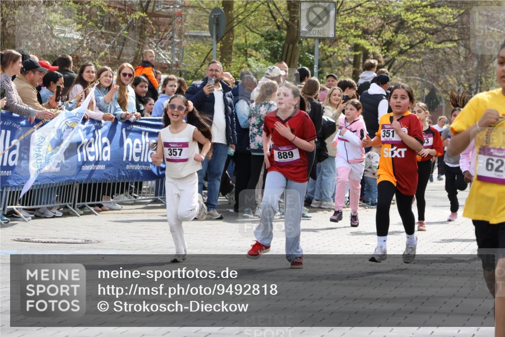 12.04.2026 - 45. Internationalen Wilhelmsburger Insellauf Strokosch-Dieckow http://msf.ph/oto/9492818 12.04.2026 14:50:41 Ziel 1844, 98, 22, 654, 420, 877, 1049, 1837, 609, 331, 626, 895, 357, 889, 408, 351, 893, 455 meine-sportfotos.de