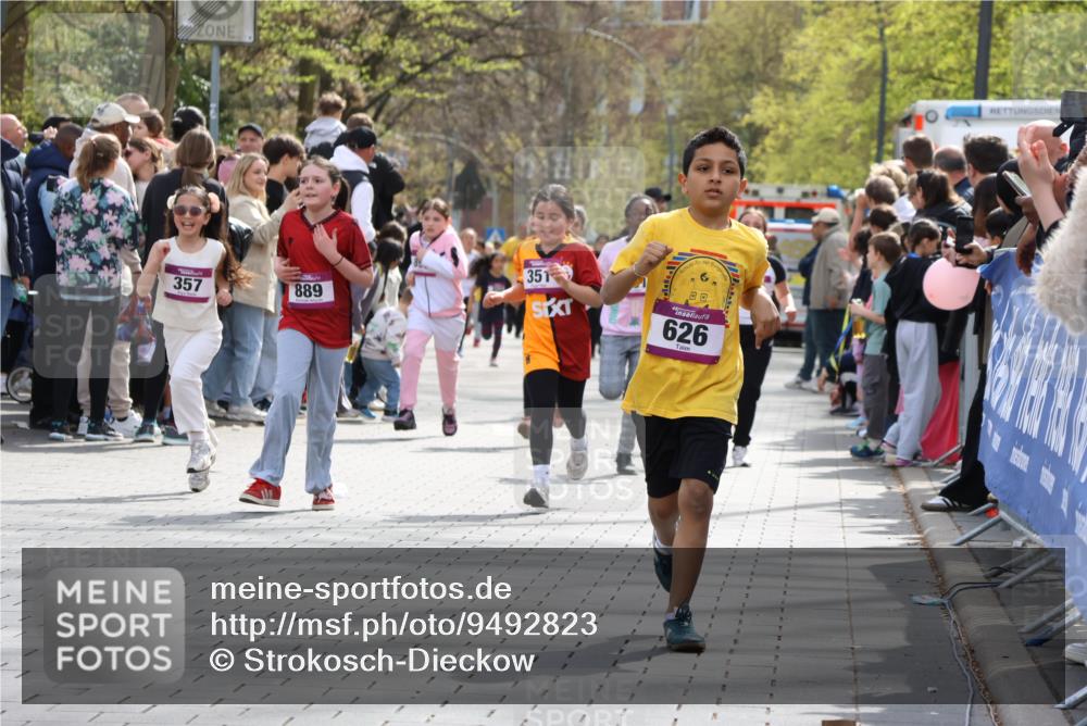 12.04.2026 - 45. Internationalen Wilhelmsburger Insellauf Strokosch-Dieckow http://msf.ph/oto/9492823 12.04.2026 14:50:40 Ziel 362, 865, 1844, 98, 22, 654, 420, 877, 1049, 1837, 609, 331, 626, 895, 357, 889, 408, 351, 893, 455 meine-sportfotos.de