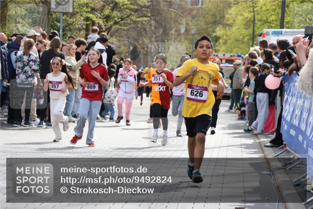 12.04.2026 - 45. Internationalen Wilhelmsburger Insellauf Strokosch-Dieckow http://msf.ph/oto/9492824 12.04.2026 14:50:40 Ziel 362, 865, 1844, 98, 22, 654, 420, 877, 1049, 1837, 609, 331, 626, 895, 357, 889, 408, 351, 893, 455 meine-sportfotos.de