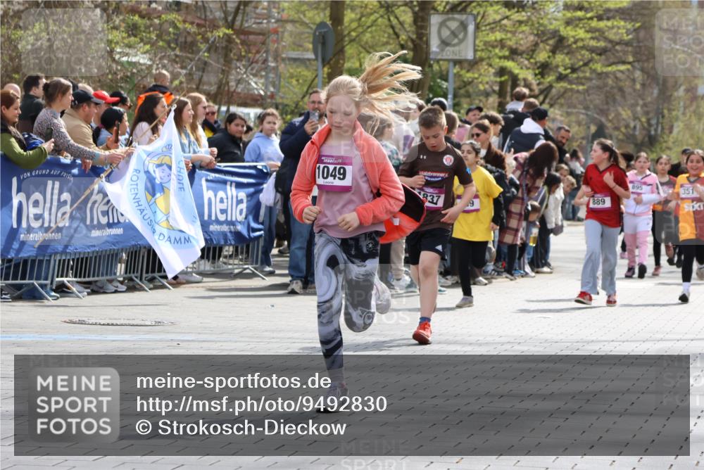 12.04.2026 - 45. Internationalen Wilhelmsburger Insellauf Strokosch-Dieckow http://msf.ph/oto/9492830 12.04.2026 14:50:38 Ziel 330, 362, 865, 1844, 98, 22, 654, 420, 877, 1049, 1837, 609, 331, 626, 895, 357 meine-sportfotos.de