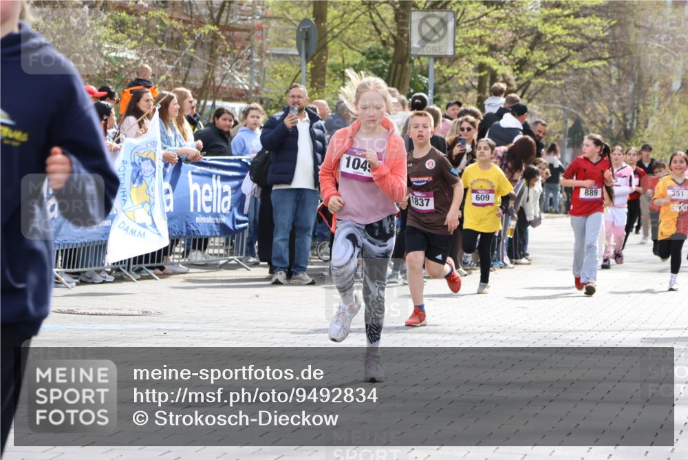 12.04.2026 - 45. Internationalen Wilhelmsburger Insellauf Strokosch-Dieckow http://msf.ph/oto/9492834 12.04.2026 14:50:38 Ziel 330, 362, 865, 1844, 98, 22, 654, 420, 877, 1049, 1837, 609, 331, 626, 895, 357 meine-sportfotos.de
