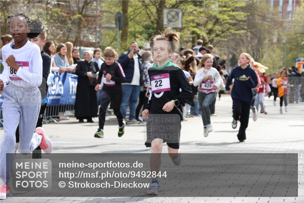 12.04.2026 - 45. Internationalen Wilhelmsburger Insellauf Strokosch-Dieckow http://msf.ph/oto/9492844 12.04.2026 14:50:34 Ziel 1834, 491, 426, 392, 880, 151, 1035, 330, 362, 865, 1844, 98, 22, 654, 420, 877, 1049 meine-sportfotos.de