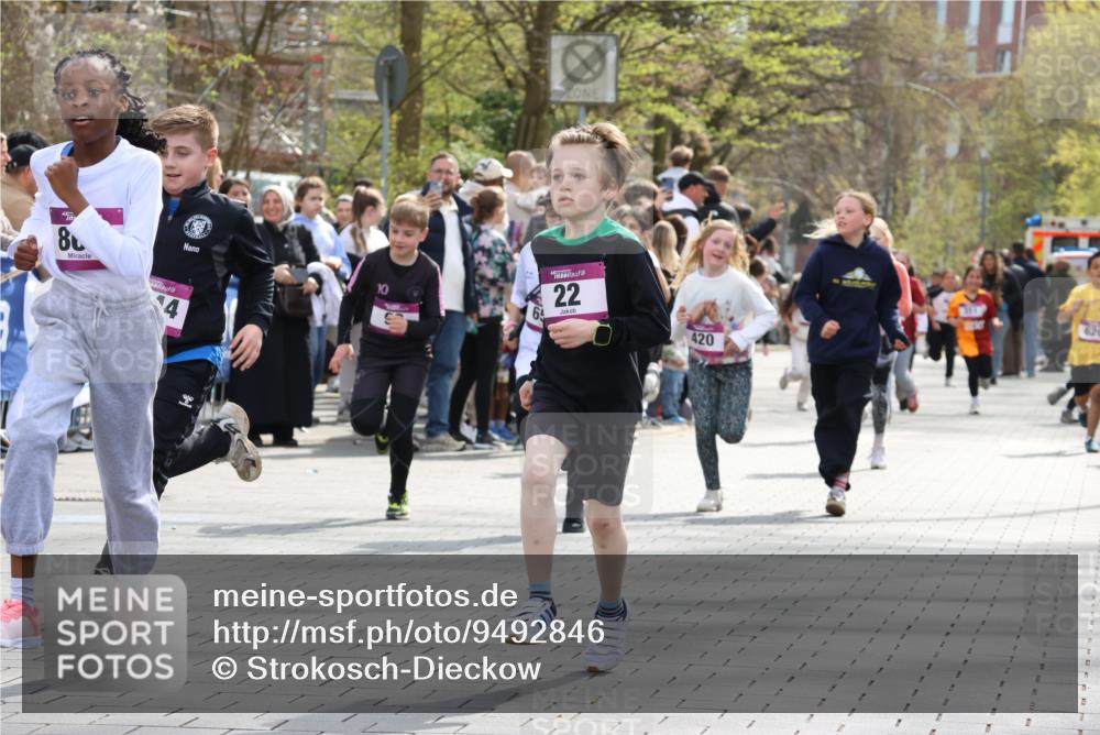 12.04.2026 - 45. Internationalen Wilhelmsburger Insellauf Strokosch-Dieckow http://msf.ph/oto/9492846 12.04.2026 14:50:34 Ziel 1834, 491, 426, 392, 880, 151, 1035, 330, 362, 865, 1844, 98, 22, 654, 420, 877, 1049 meine-sportfotos.de