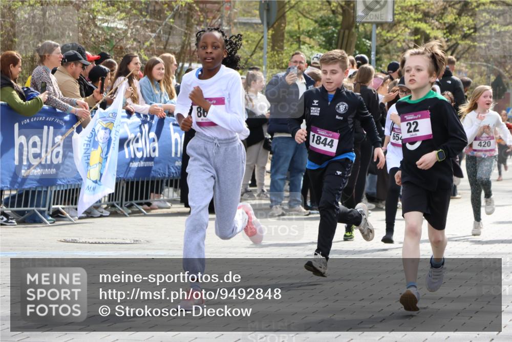 12.04.2026 - 45. Internationalen Wilhelmsburger Insellauf Strokosch-Dieckow http://msf.ph/oto/9492848 12.04.2026 14:50:34 Ziel 1834, 491, 426, 392, 880, 151, 1035, 330, 362, 865, 1844, 98, 22, 654, 420, 877, 1049 meine-sportfotos.de