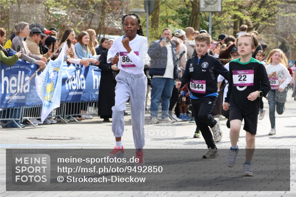 12.04.2026 - 45. Internationalen Wilhelmsburger Insellauf Strokosch-Dieckow http://msf.ph/oto/9492850 12.04.2026 14:50:33 Ziel 452, 1834, 491, 426, 392, 880, 151, 1035, 330, 362, 865, 1844, 98, 22, 654, 420, 877, 1049 meine-sportfotos.de