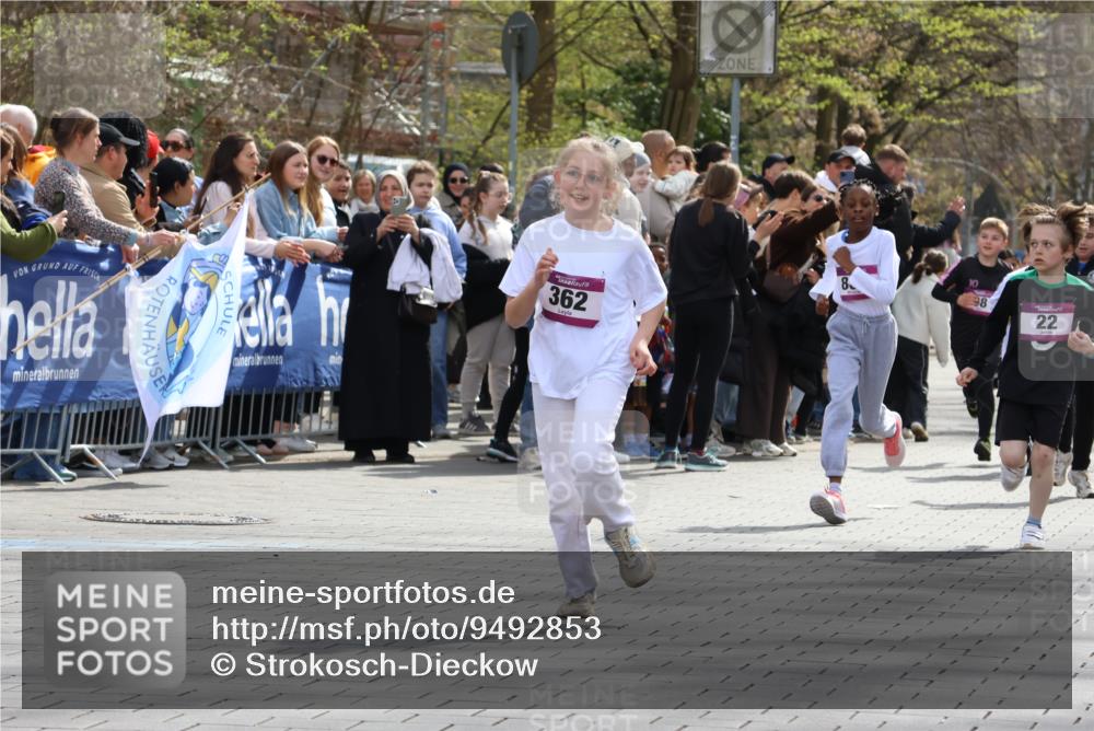 12.04.2026 - 45. Internationalen Wilhelmsburger Insellauf Strokosch-Dieckow http://msf.ph/oto/9492853 12.04.2026 14:50:32 Ziel 883, 452, 1834, 491, 426, 392, 880, 151, 1035, 330, 362, 865, 1844, 98, 22, 654, 420, 877 meine-sportfotos.de