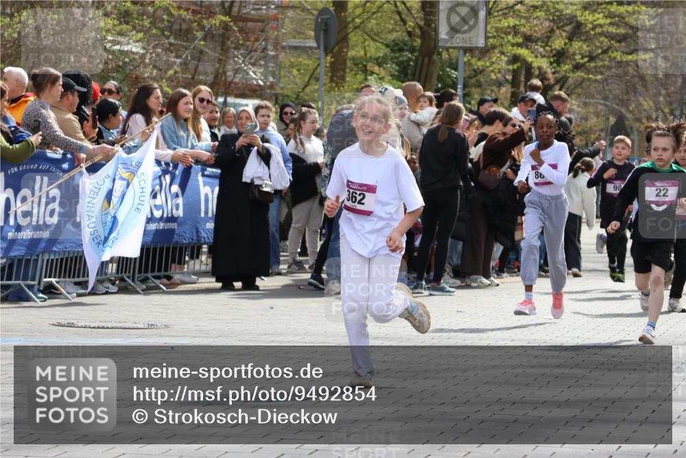 12.04.2026 - 45. Internationalen Wilhelmsburger Insellauf Strokosch-Dieckow http://msf.ph/oto/9492854 12.04.2026 14:50:31 Ziel 504, 333, 391, 407, 883, 452, 1834, 491, 426, 392, 880, 151, 1035, 330, 362, 865, 1844, 98, 22, 654, 420 meine-sportfotos.de