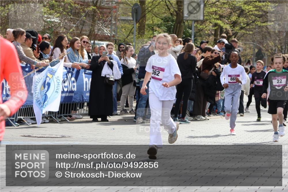 12.04.2026 - 45. Internationalen Wilhelmsburger Insellauf Strokosch-Dieckow http://msf.ph/oto/9492856 12.04.2026 14:50:31 Ziel 504, 333, 391, 407, 883, 452, 1834, 491, 426, 392, 880, 151, 1035, 330, 362, 865, 1844, 98, 22, 654, 420 meine-sportfotos.de