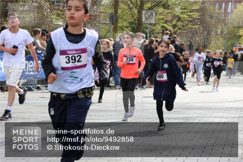 12.04.2026 - 45. Internationalen Wilhelmsburger Insellauf Strokosch-Dieckow http://msf.ph/oto/9492858 12.04.2026 14:50:29 Ziel 1840, 504, 333, 391, 407, 883, 452, 1834, 491, 426, 392, 880, 151, 1035, 330, 362, 865, 1844 meine-sportfotos.de