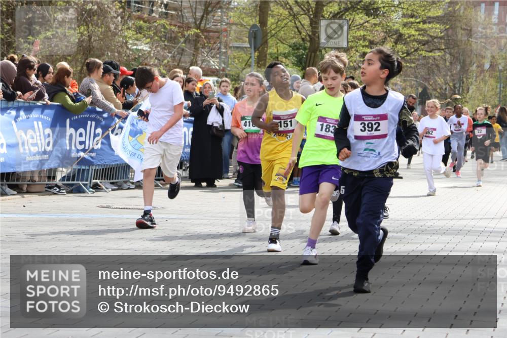 12.04.2026 - 45. Internationalen Wilhelmsburger Insellauf Strokosch-Dieckow http://msf.ph/oto/9492865 12.04.2026 14:50:28 Ziel 475, 859, 1840, 504, 333, 391, 407, 883, 452, 1834, 491, 426, 392, 880, 151, 1035, 330, 362, 865 meine-sportfotos.de