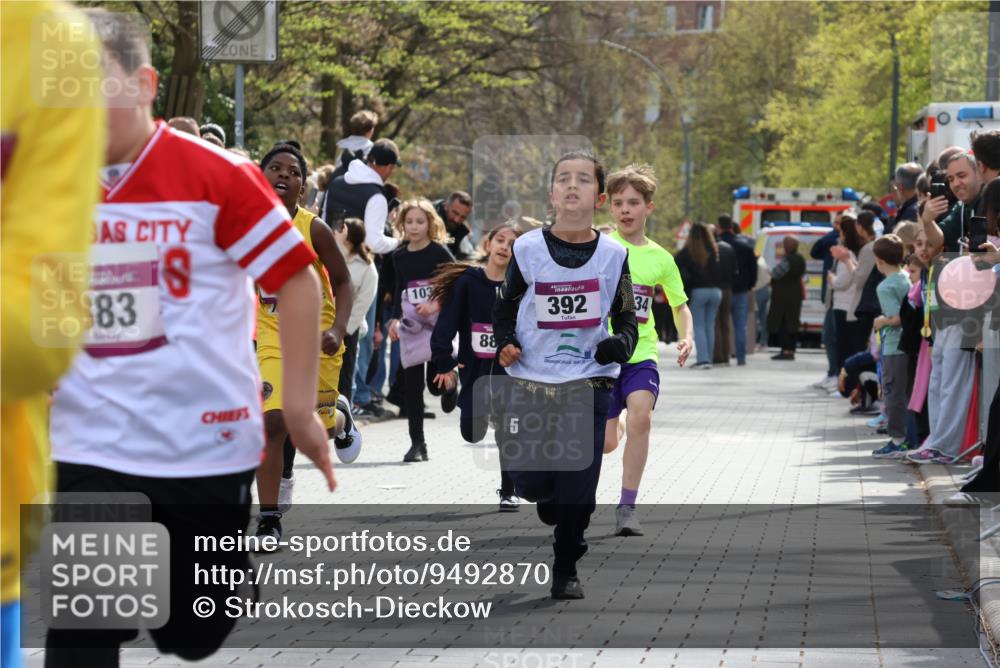 12.04.2026 - 45. Internationalen Wilhelmsburger Insellauf Strokosch-Dieckow http://msf.ph/oto/9492870 12.04.2026 14:50:27 Ziel 345, 429, 905, 461, 475, 859, 1840, 504, 333, 391, 407, 883, 452, 1834, 491, 426, 392, 880, 151, 1035, 330 meine-sportfotos.de