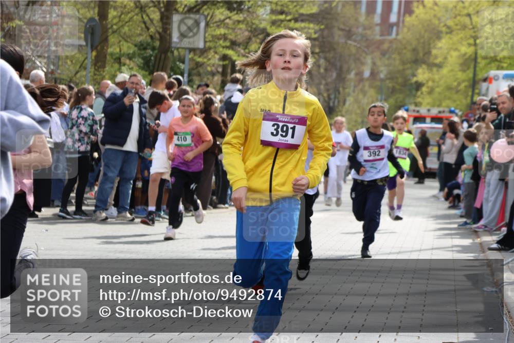 12.04.2026 - 45. Internationalen Wilhelmsburger Insellauf Strokosch-Dieckow http://msf.ph/oto/9492874 12.04.2026 14:50:26 Ziel 370, 345, 429, 905, 461, 475, 859, 1840, 504, 333, 391, 407, 883, 452, 1834, 491, 426, 392, 880, 151, 1035 meine-sportfotos.de