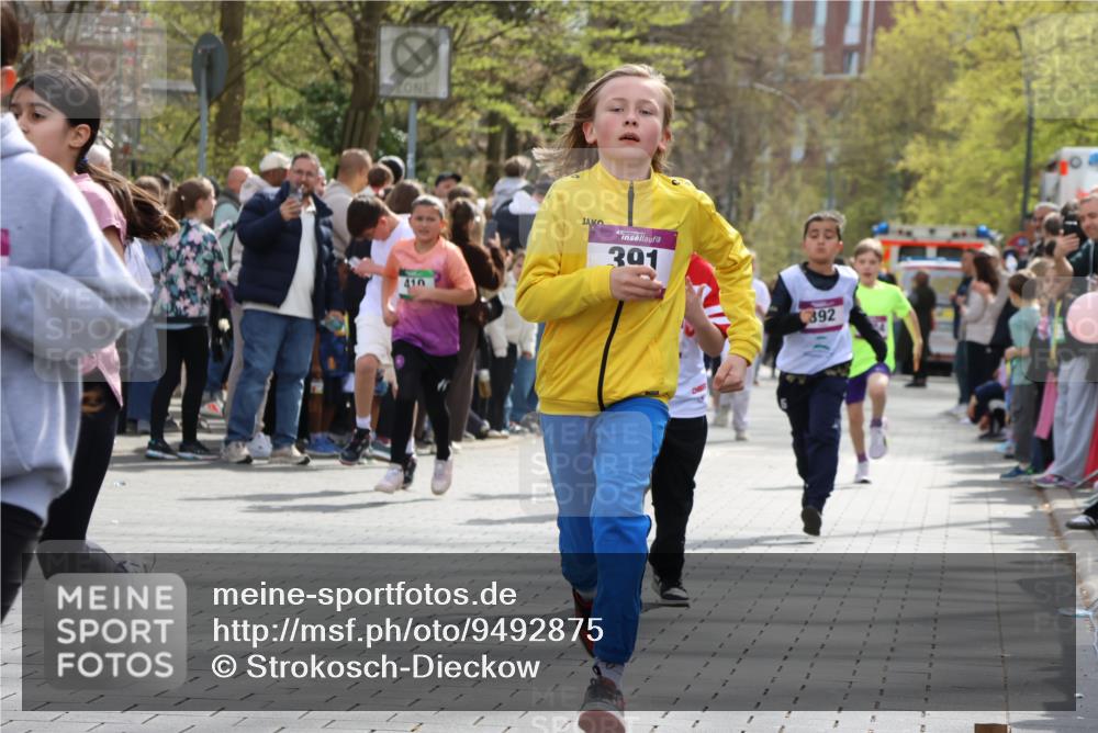 12.04.2026 - 45. Internationalen Wilhelmsburger Insellauf Strokosch-Dieckow http://msf.ph/oto/9492875 12.04.2026 14:50:26 Ziel 370, 345, 429, 905, 461, 475, 859, 1840, 504, 333, 391, 407, 883, 452, 1834, 491, 426, 392, 880, 151, 1035 meine-sportfotos.de