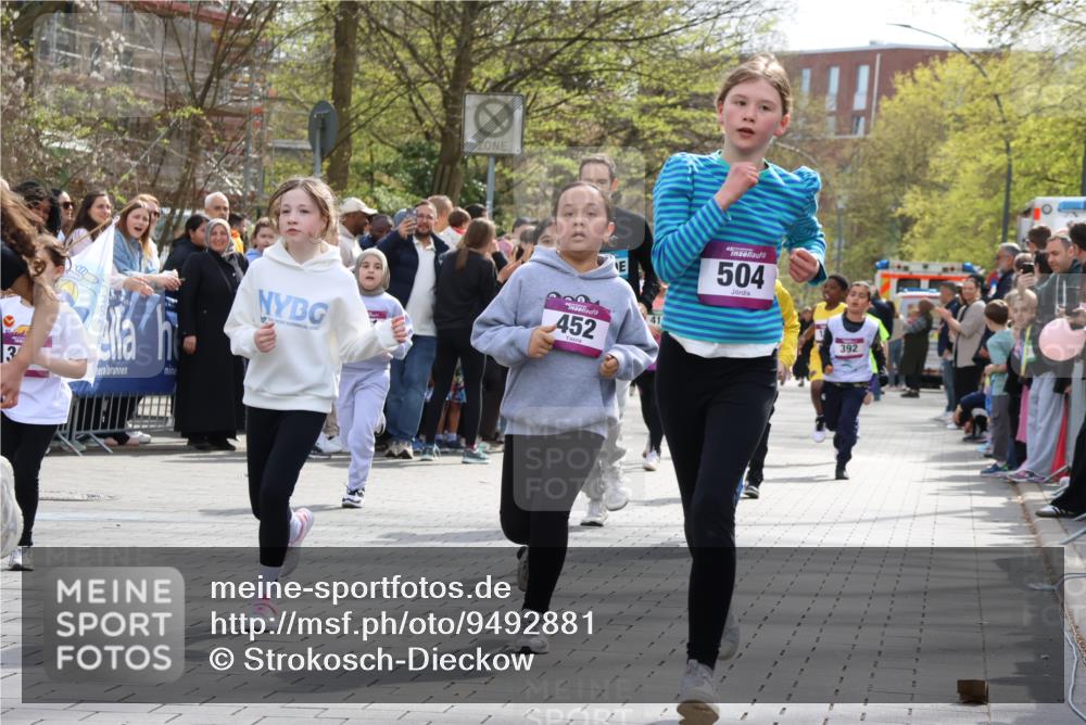12.04.2026 - 45. Internationalen Wilhelmsburger Insellauf Strokosch-Dieckow http://msf.ph/oto/9492881 12.04.2026 14:50:24 Ziel 890, 500, 1037, 335, 370, 345, 429, 905, 461, 475, 859, 1840, 504, 333, 391, 407, 883, 452, 1834, 491, 426, 392, 880 meine-sportfotos.de