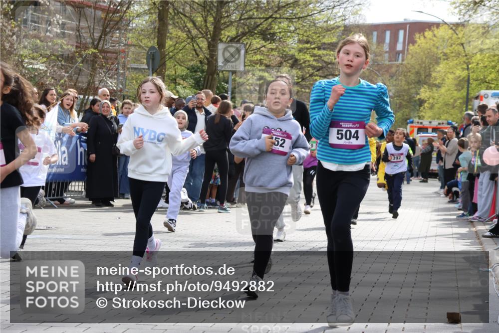 12.04.2026 - 45. Internationalen Wilhelmsburger Insellauf Strokosch-Dieckow http://msf.ph/oto/9492882 12.04.2026 14:50:24 Ziel 890, 500, 1037, 335, 370, 345, 429, 905, 461, 475, 859, 1840, 504, 333, 391, 407, 883, 452, 1834, 491, 426, 392, 880 meine-sportfotos.de