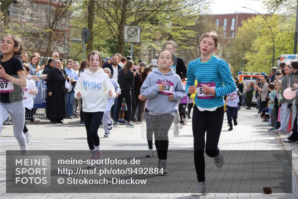 12.04.2026 - 45. Internationalen Wilhelmsburger Insellauf Strokosch-Dieckow http://msf.ph/oto/9492884 12.04.2026 14:50:24 Ziel 890, 500, 1037, 335, 370, 345, 429, 905, 461, 475, 859, 1840, 504, 333, 391, 407, 883, 452, 1834, 491, 426, 392, 880 meine-sportfotos.de