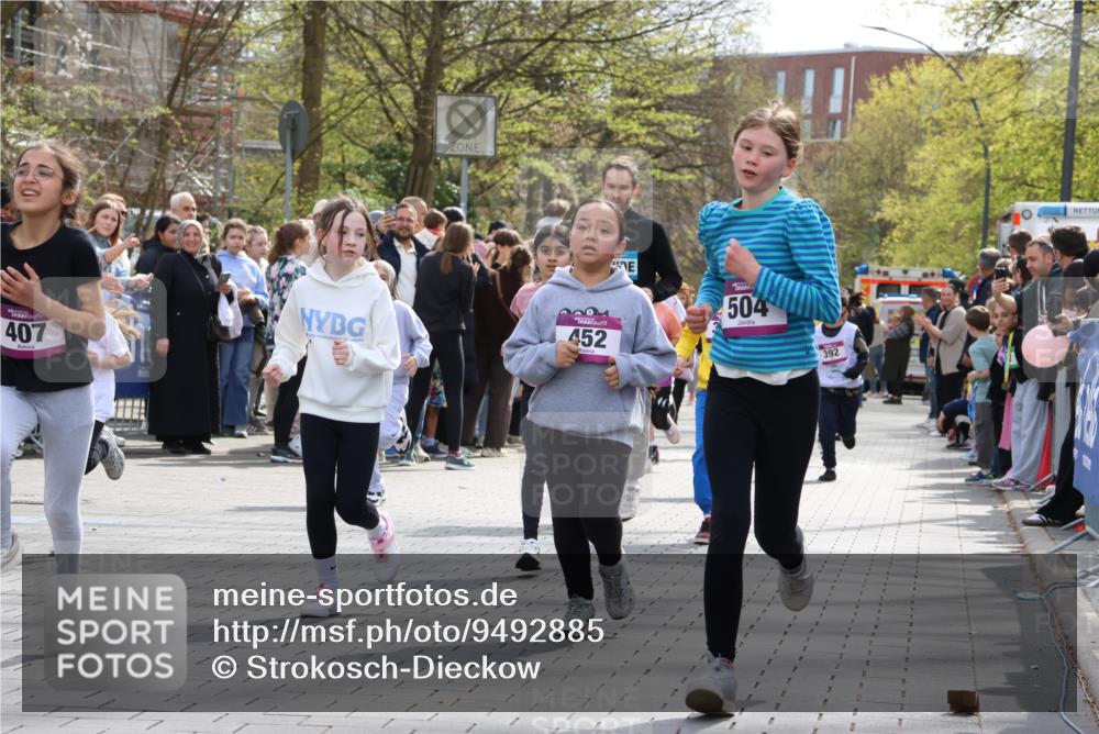 12.04.2026 - 45. Internationalen Wilhelmsburger Insellauf Strokosch-Dieckow http://msf.ph/oto/9492885 12.04.2026 14:50:24 Ziel 890, 500, 1037, 335, 370, 345, 429, 905, 461, 475, 859, 1840, 504, 333, 391, 407, 883, 452, 1834, 491, 426, 392, 880 meine-sportfotos.de