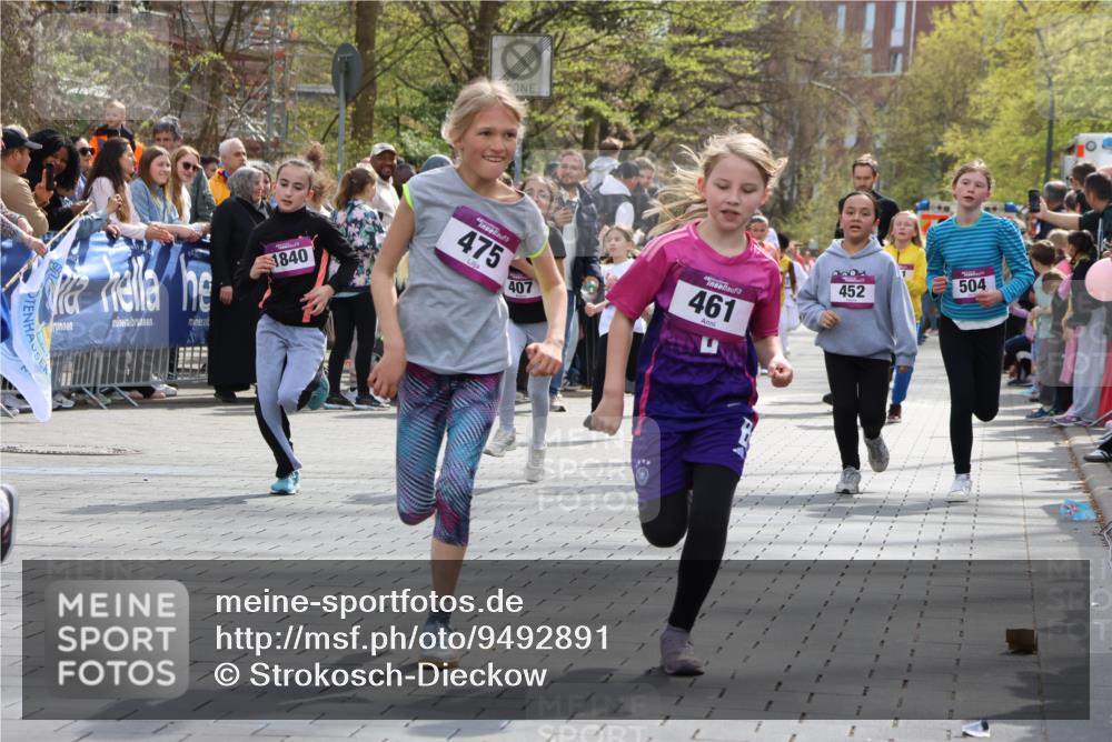12.04.2026 - 45. Internationalen Wilhelmsburger Insellauf Strokosch-Dieckow http://msf.ph/oto/9492891 12.04.2026 14:50:22 Ziel 397, 393, 376, 890, 500, 1037, 335, 370, 345, 429, 905, 461, 475, 859, 1840, 504, 333, 391, 407, 883, 452, 1834, 491 meine-sportfotos.de