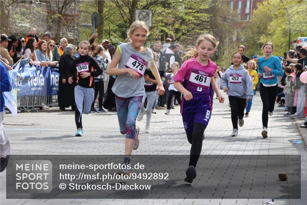 12.04.2026 - 45. Internationalen Wilhelmsburger Insellauf Strokosch-Dieckow http://msf.ph/oto/9492892 12.04.2026 14:50:22 Ziel 397, 393, 376, 890, 500, 1037, 335, 370, 345, 429, 905, 461, 475, 859, 1840, 504, 333, 391, 407, 883, 452, 1834, 491 meine-sportfotos.de