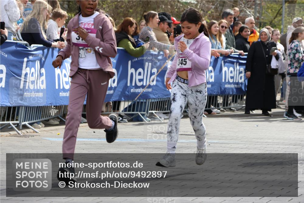 12.04.2026 - 45. Internationalen Wilhelmsburger Insellauf Strokosch-Dieckow http://msf.ph/oto/9492897 12.04.2026 14:50:20 Ziel 1829, 561, 469, 397, 393, 376, 890, 500, 1037, 335, 370, 345, 429, 905, 461, 475, 859, 1840, 504, 333, 391, 407, 883 meine-sportfotos.de
