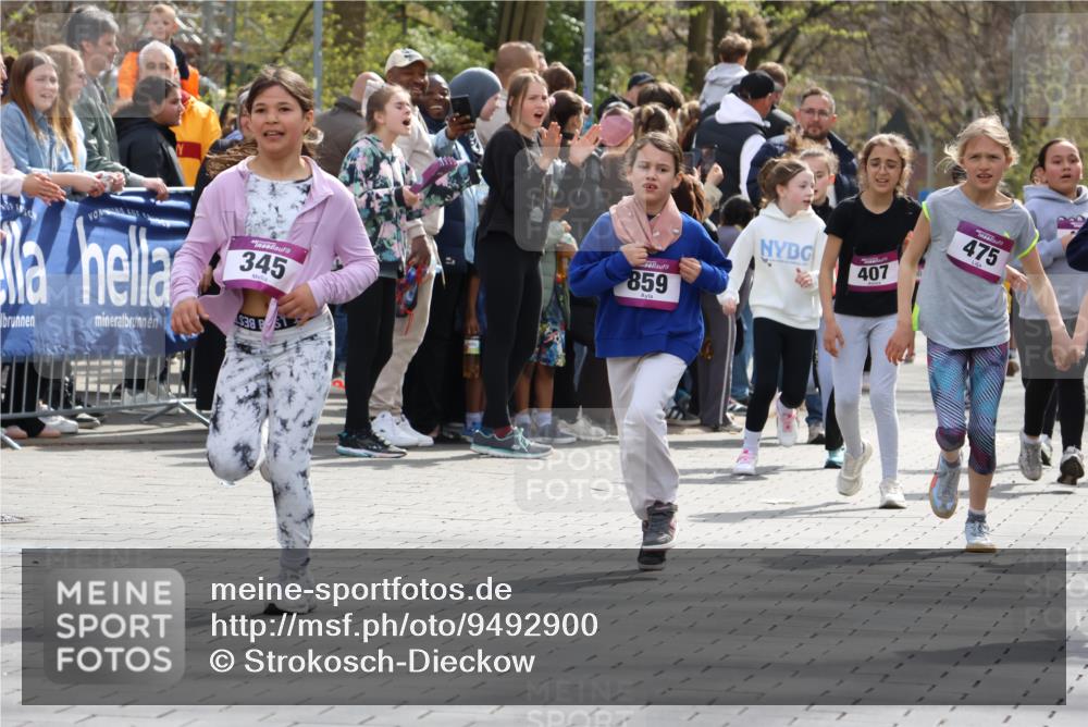 12.04.2026 - 45. Internationalen Wilhelmsburger Insellauf Strokosch-Dieckow http://msf.ph/oto/9492900 12.04.2026 14:50:19 Ziel 667, 661, 1829, 561, 469, 397, 393, 376, 890, 500, 1037, 335, 370, 345, 429, 905, 461, 475, 859, 1840, 504, 333, 391, 407 meine-sportfotos.de