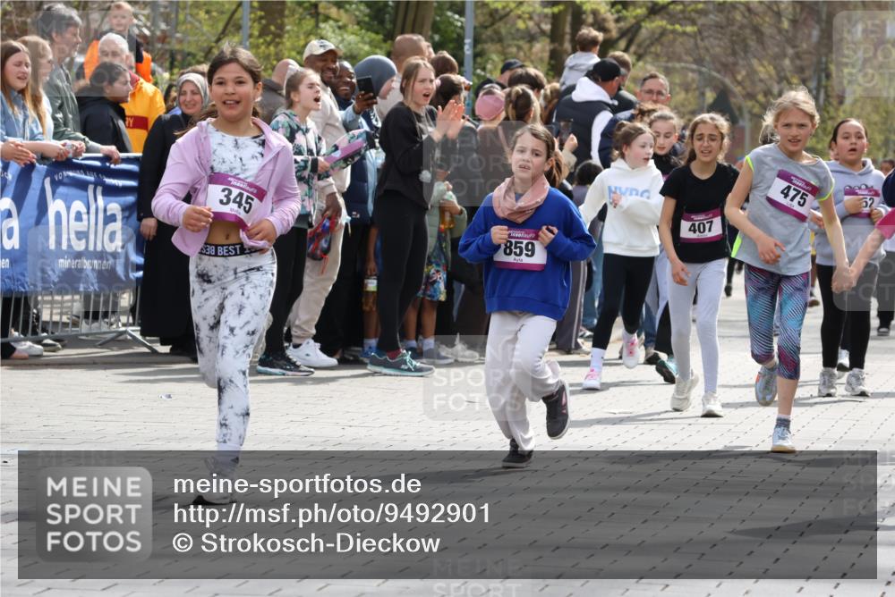 12.04.2026 - 45. Internationalen Wilhelmsburger Insellauf Strokosch-Dieckow http://msf.ph/oto/9492901 12.04.2026 14:50:19 Ziel 667, 661, 1829, 561, 469, 397, 393, 376, 890, 500, 1037, 335, 370, 345, 429, 905, 461, 475, 859, 1840, 504, 333, 391, 407 meine-sportfotos.de