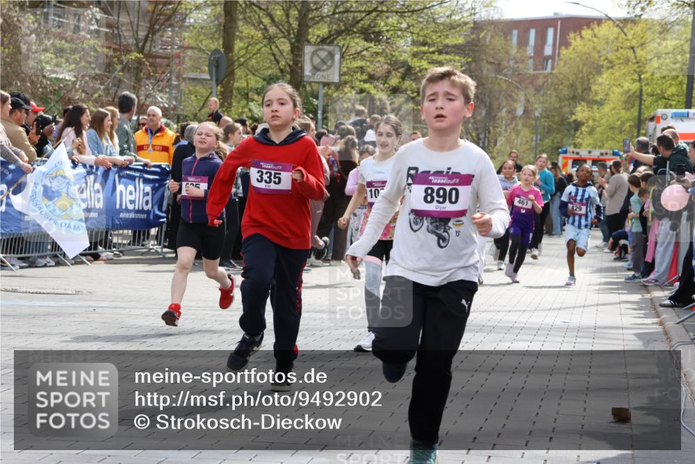 12.04.2026 - 45. Internationalen Wilhelmsburger Insellauf Strokosch-Dieckow http://msf.ph/oto/9492902 12.04.2026 14:50:17 Ziel 173, 369, 21, 403, 398, 1064, 667, 661, 1829, 561, 469, 397, 393, 376, 890, 500, 1037, 335, 370, 345, 429, 905, 461, 475, 859 meine-sportfotos.de