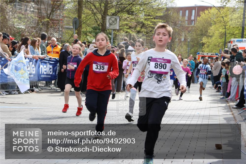 12.04.2026 - 45. Internationalen Wilhelmsburger Insellauf Strokosch-Dieckow http://msf.ph/oto/9492903 12.04.2026 14:50:17 Ziel 173, 369, 21, 403, 398, 1064, 667, 661, 1829, 561, 469, 397, 393, 376, 890, 500, 1037, 335, 370, 345, 429, 905, 461, 475, 859 meine-sportfotos.de