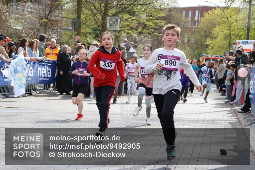 12.04.2026 - 45. Internationalen Wilhelmsburger Insellauf Strokosch-Dieckow http://msf.ph/oto/9492905 12.04.2026 14:50:17 Ziel 173, 369, 21, 403, 398, 1064, 667, 661, 1829, 561, 469, 397, 393, 376, 890, 500, 1037, 335, 370, 345, 429, 905, 461, 475, 859 meine-sportfotos.de