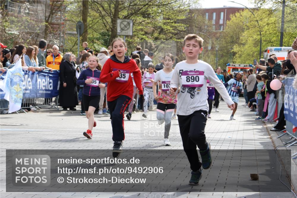 12.04.2026 - 45. Internationalen Wilhelmsburger Insellauf Strokosch-Dieckow http://msf.ph/oto/9492906 12.04.2026 14:50:17 Ziel 173, 369, 21, 403, 398, 1064, 667, 661, 1829, 561, 469, 397, 393, 376, 890, 500, 1037, 335, 370, 345, 429, 905, 461, 475, 859 meine-sportfotos.de