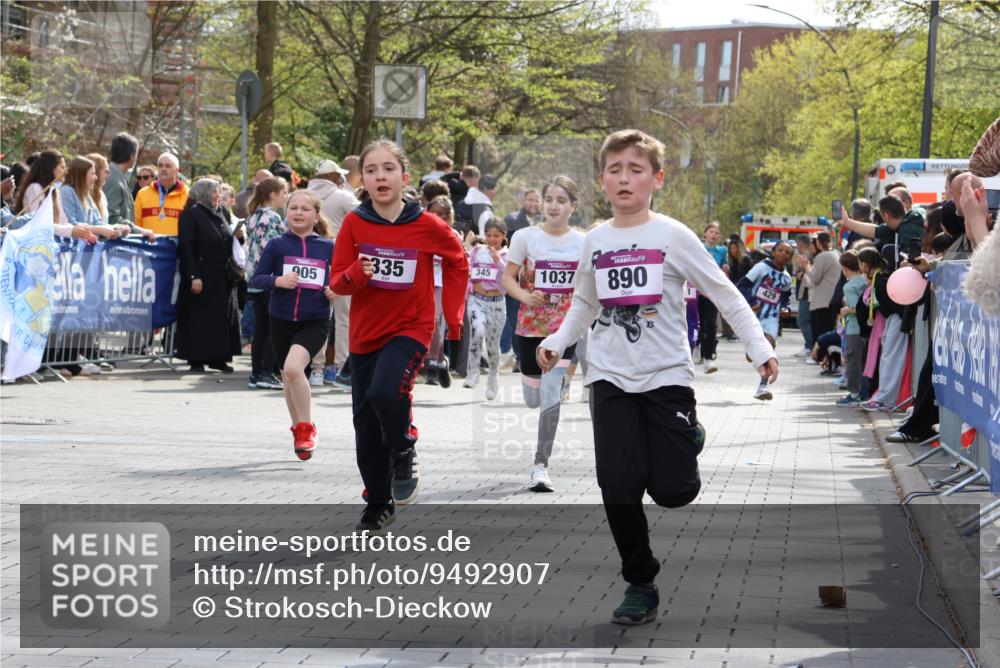 12.04.2026 - 45. Internationalen Wilhelmsburger Insellauf Strokosch-Dieckow http://msf.ph/oto/9492907 12.04.2026 14:50:17 Ziel 173, 369, 21, 403, 398, 1064, 667, 661, 1829, 561, 469, 397, 393, 376, 890, 500, 1037, 335, 370, 345, 429, 905, 461, 475, 859 meine-sportfotos.de