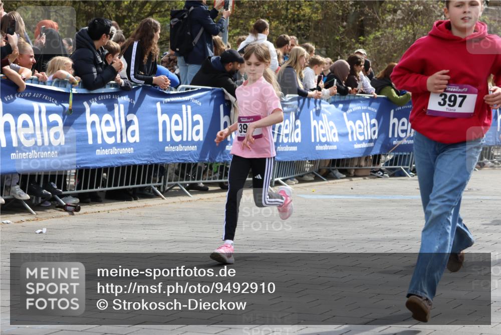 12.04.2026 - 45. Internationalen Wilhelmsburger Insellauf Strokosch-Dieckow http://msf.ph/oto/9492910 12.04.2026 14:50:16 Ziel 173, 369, 21, 403, 398, 1064, 667, 661, 1829, 561, 469, 397, 393, 376, 890, 500, 1037, 335, 370, 345, 429, 905, 461, 475, 859 meine-sportfotos.de