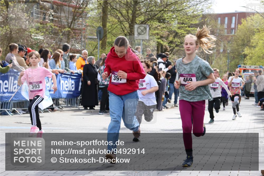 12.04.2026 - 45. Internationalen Wilhelmsburger Insellauf Strokosch-Dieckow http://msf.ph/oto/9492914 12.04.2026 14:50:15 Ziel 395, 600, 168, 396, 871, 173, 369, 21, 403, 398, 1064, 667, 661, 1829, 561, 469, 397, 393, 376, 890, 500, 1037, 335, 370, 345, 429, 905, 461 meine-sportfotos.de