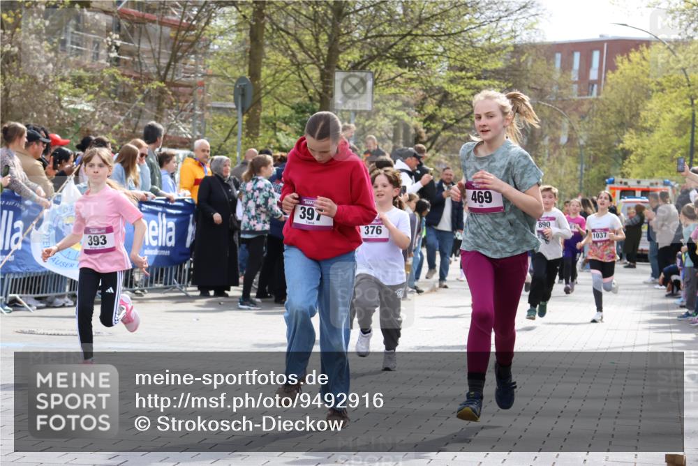 12.04.2026 - 45. Internationalen Wilhelmsburger Insellauf Strokosch-Dieckow http://msf.ph/oto/9492916 12.04.2026 14:50:14 Ziel 1038, 516, 445, 395, 600, 168, 396, 871, 173, 369, 21, 403, 398, 1064, 667, 661, 1829, 561, 469, 397, 393, 376, 890, 500, 1037, 335, 370 meine-sportfotos.de
