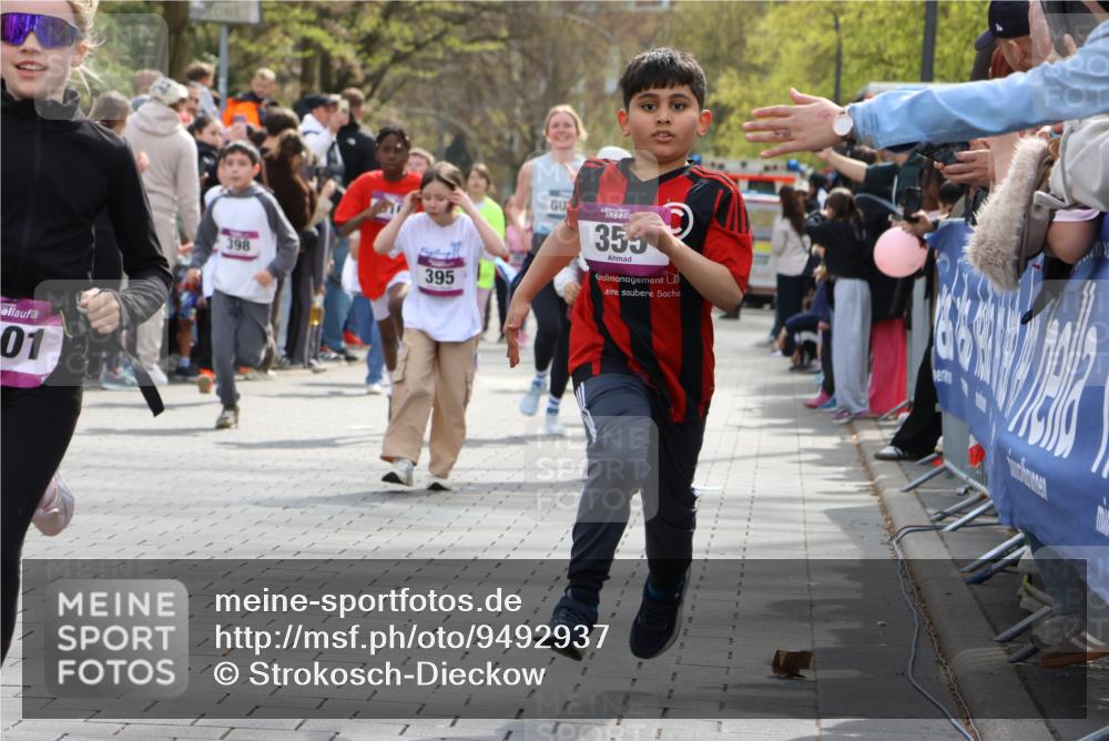 12.04.2026 - 45. Internationalen Wilhelmsburger Insellauf Strokosch-Dieckow http://msf.ph/oto/9492937 12.04.2026 14:50:07 Ziel 901, 131, 1061, 624, 1825, 141, 164, 113, 1845, 1849, 1810, 352, 902, 1814, 860, 854, 885, 1801, 138, 355, 856, 1038, 516, 445, 395, 600, 168, 396, 871, 173, 369, 21, 403, 398, 1064, 667, 661 meine-sportfotos.de