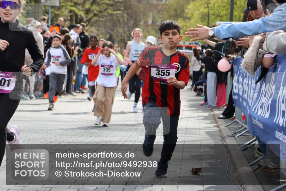 12.04.2026 - 45. Internationalen Wilhelmsburger Insellauf Strokosch-Dieckow http://msf.ph/oto/9492938 12.04.2026 14:50:07 Ziel 901, 131, 1061, 624, 1825, 141, 164, 113, 1845, 1849, 1810, 352, 902, 1814, 860, 854, 885, 1801, 138, 355, 856, 1038, 516, 445, 395, 600, 168, 396, 871, 173, 369, 21, 403, 398, 1064, 667, 661 meine-sportfotos.de