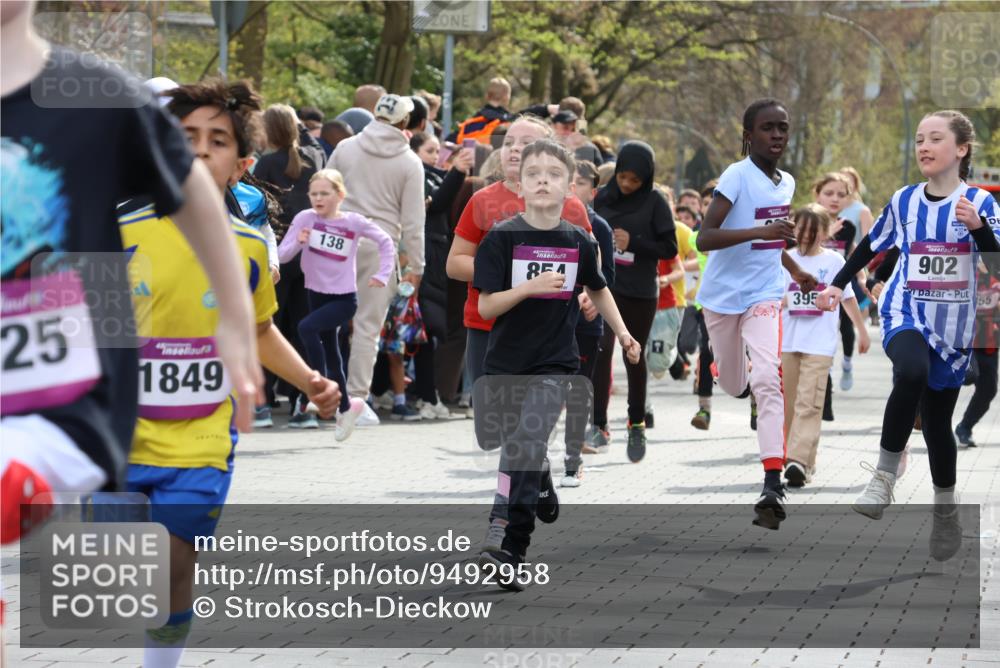 12.04.2026 - 45. Internationalen Wilhelmsburger Insellauf Strokosch-Dieckow http://msf.ph/oto/9492958 12.04.2026 14:50:03 Ziel 672, 368, 898, 1039, 901, 131, 1061, 624, 1825, 141, 164, 113, 1845, 1849, 1810, 352, 902, 1814, 860, 854, 885, 1801, 138, 355, 856, 1038, 516, 445, 395, 600, 168, 396, 871 meine-sportfotos.de
