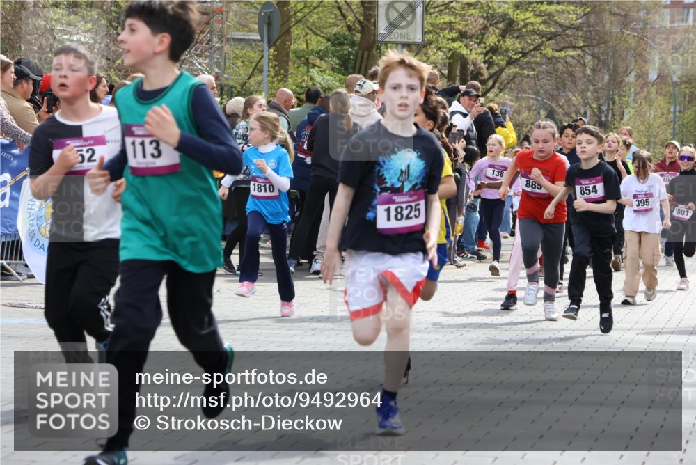 12.04.2026 - 45. Internationalen Wilhelmsburger Insellauf Strokosch-Dieckow http://msf.ph/oto/9492964 12.04.2026 14:50:02 Ziel 400, 672, 368, 898, 1039, 901, 131, 1061, 624, 1825, 141, 164, 113, 1845, 1849, 1810, 352, 902, 1814, 860, 854, 885, 1801, 138, 355, 856, 1038, 516, 445 meine-sportfotos.de