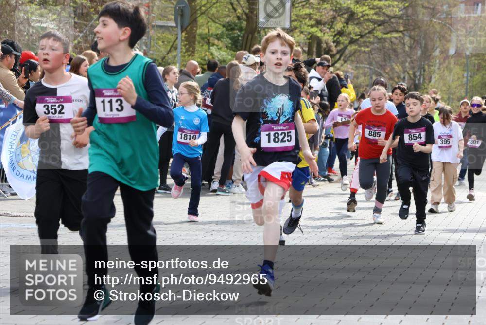12.04.2026 - 45. Internationalen Wilhelmsburger Insellauf Strokosch-Dieckow http://msf.ph/oto/9492965 12.04.2026 14:50:02 Ziel 400, 672, 368, 898, 1039, 901, 131, 1061, 624, 1825, 141, 164, 113, 1845, 1849, 1810, 352, 902, 1814, 860, 854, 885, 1801, 138, 355, 856, 1038, 516, 445 meine-sportfotos.de