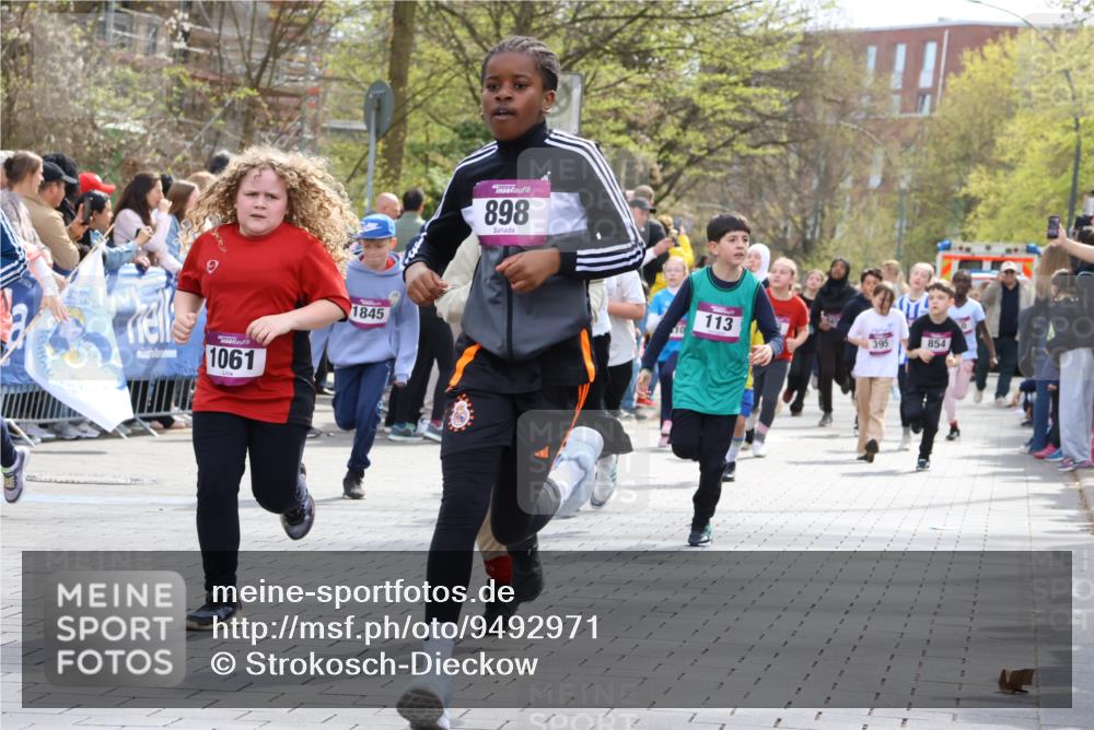 12.04.2026 - 45. Internationalen Wilhelmsburger Insellauf Strokosch-Dieckow http://msf.ph/oto/9492971 12.04.2026 14:50:00 Ziel 875, 572, 336, 1036, 1847, 400, 672, 368, 898, 1039, 901, 131, 1061, 624, 1825, 141, 164, 113, 1845, 1849, 1810, 352, 902, 1814, 860, 854, 885 meine-sportfotos.de