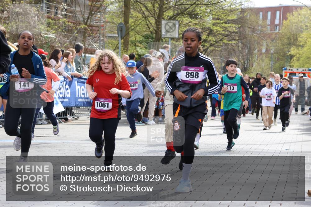 12.04.2026 - 45. Internationalen Wilhelmsburger Insellauf Strokosch-Dieckow http://msf.ph/oto/9492975 12.04.2026 14:50:00 Ziel 875, 572, 336, 1036, 1847, 400, 672, 368, 898, 1039, 901, 131, 1061, 624, 1825, 141, 164, 113, 1845, 1849, 1810, 352, 902, 1814, 860, 854, 885 meine-sportfotos.de